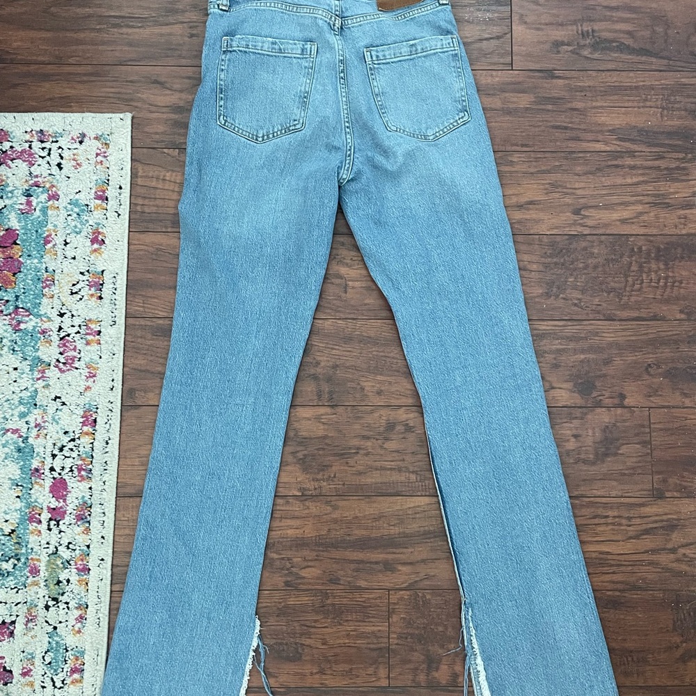 Zara mid rise jeans with slit hems near the bottom - Picture 4 of 6